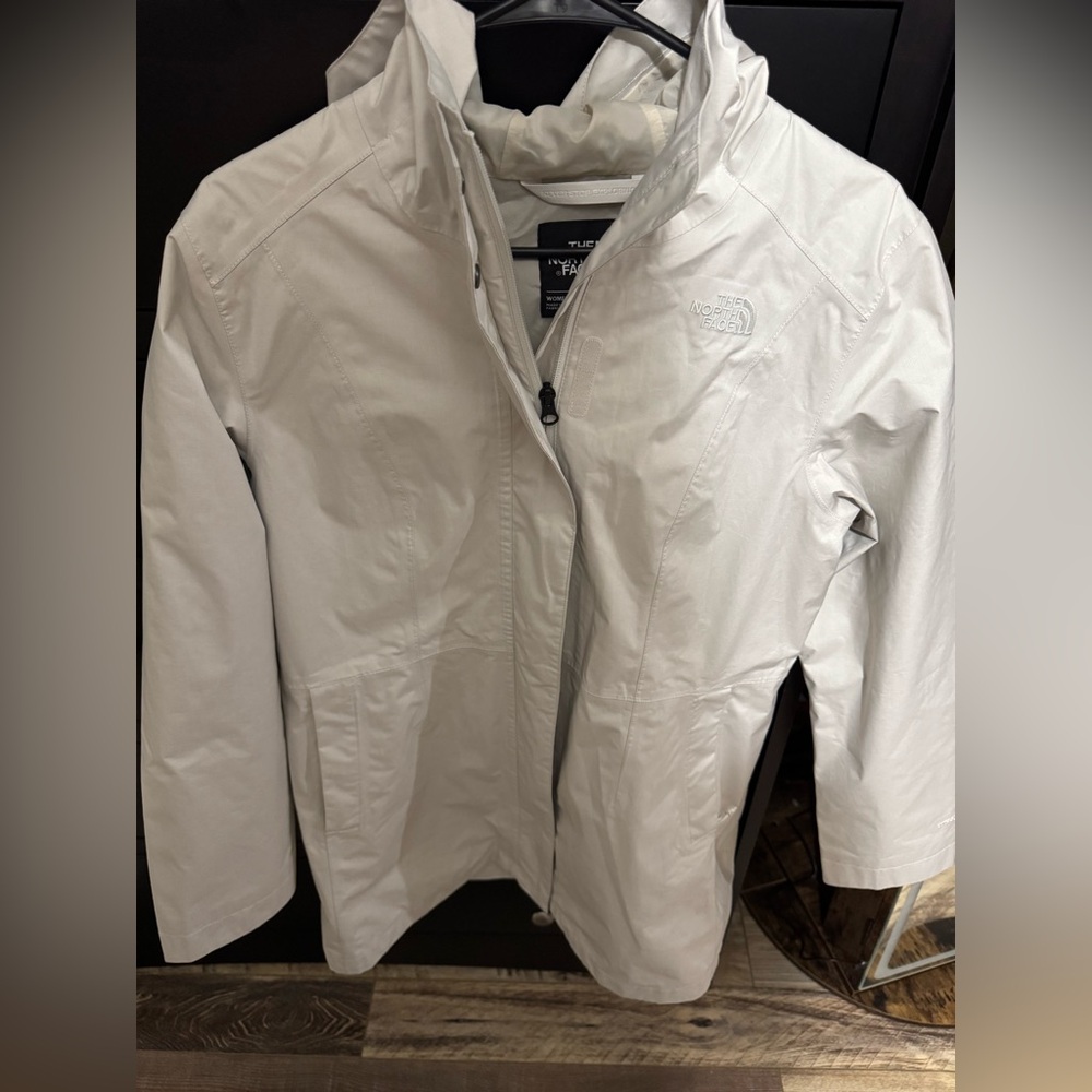 The North Face Cream Lightweight Rain/Spring Jacket- Size Large